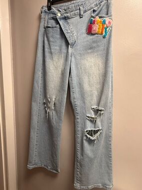 EUVC Light Blue Distressed Jeans w/Unique“Raised on Dolly”Pocket Patch 33 Waist